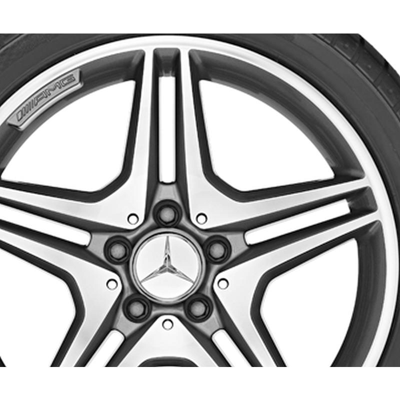 AMG Winterkompletträder Satz, GLA45 AMG, 18 Zoll, 5-Doppelspeichen-Design AMG Winterkompletträder Satz, GLA45 AMG, 18 Zoll, 5-Doppelspeichen-Design