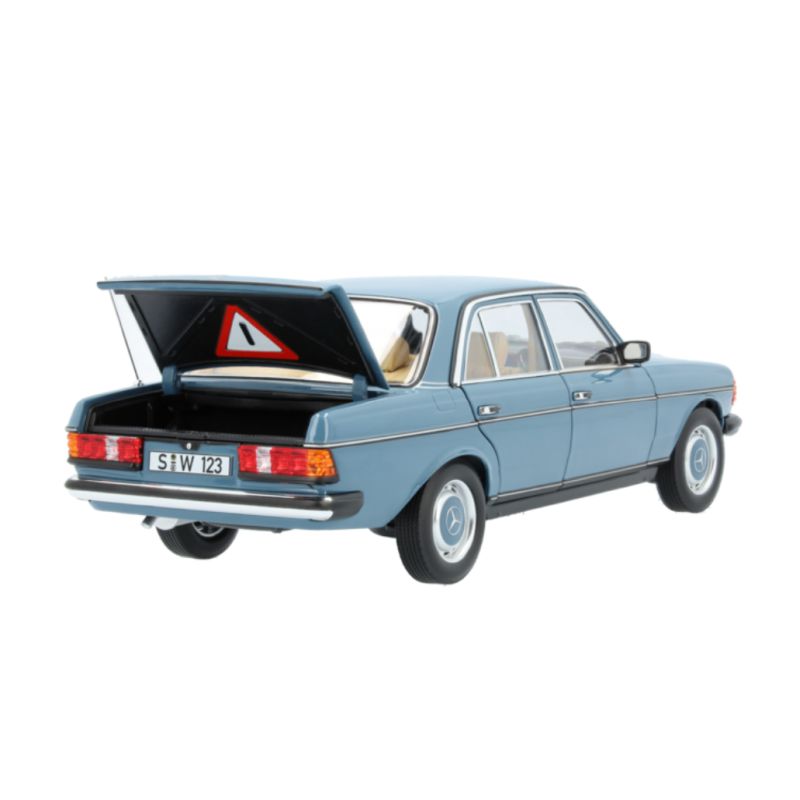 Mercedes-Benz Modellauto 1:18, 200 W123 (1980-1985) Mercedes-Benz Modellauto 1:18, 200 W123 (1980-1985)